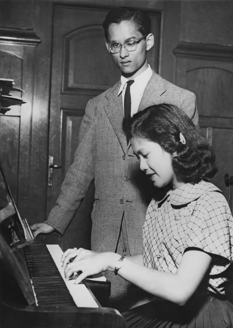 พระบาทสมเด็จพระบรมชนกาธิเบศร2 พระราชประวัติสมเด็จพระนางเจ้าสิริกิติ์ พระบรมราชินีนาถ พระบรมราชชนนีพันปีหลวง